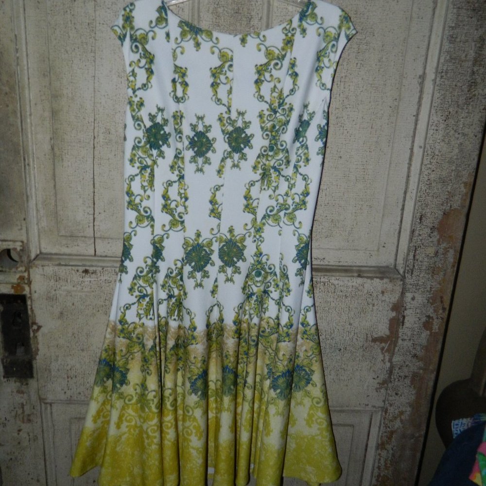 Julian Taylor Fit & Flare Dress Size 6 (X-29)